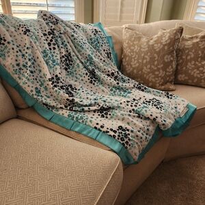 MINKY COUTURE Flower Fields Blanket Throw Plush Satin Ruffle Reversible 60 x 45